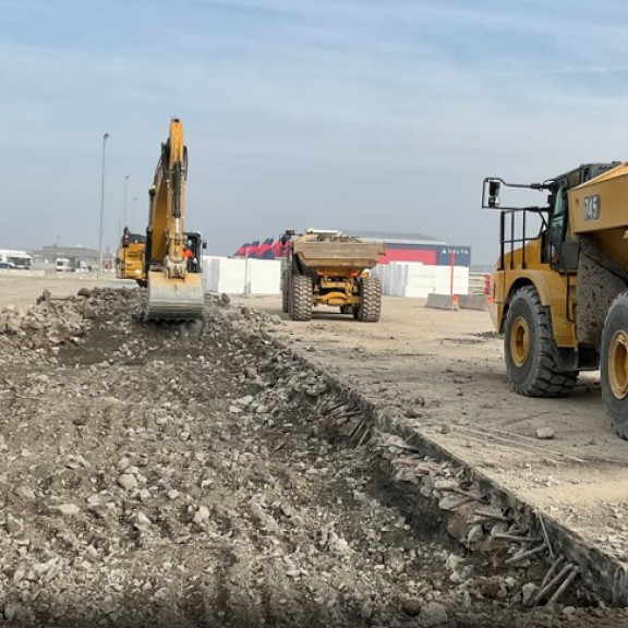 Apron Phase 3 concrete demo January 2022