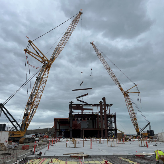 Apron phase 4 steel erection sequence 2 June 2024