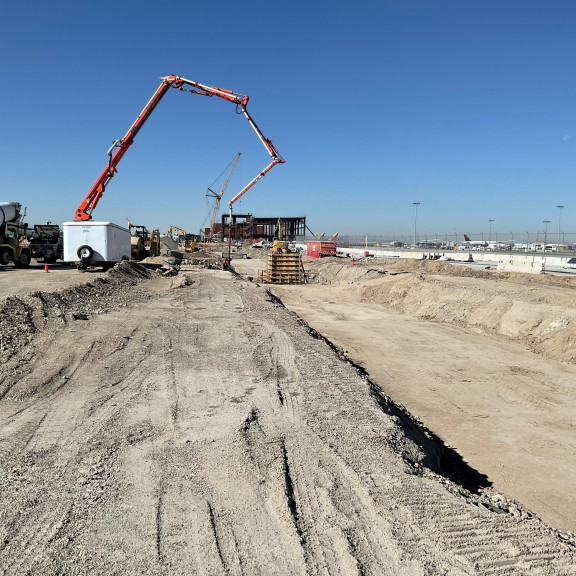 Apron phase 4 utility install Oct 19 2022