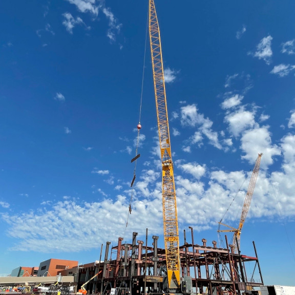 Crane for Phase 4 Concourse B west June 2024