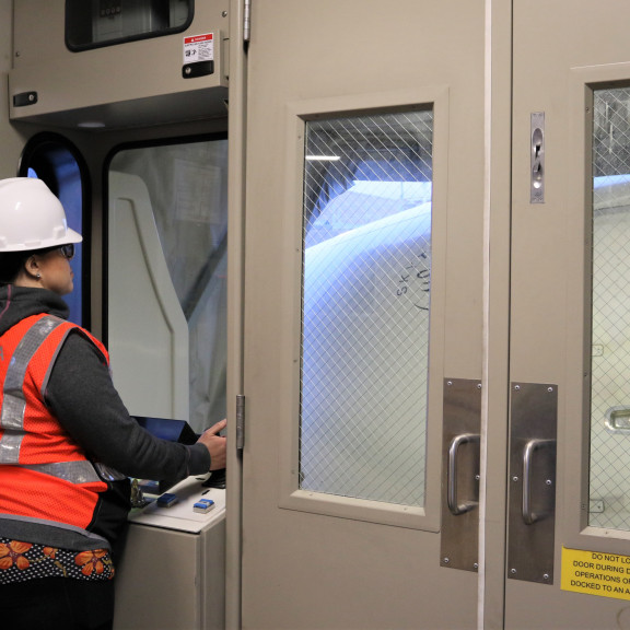 Delta Operator driving jet bridge April 25 2023