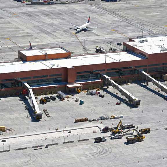 jet bridge installation on Concourse B east June 2025